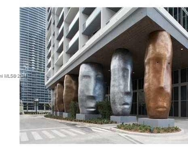 495 Brickell Ave - Photo Thumbnail 9