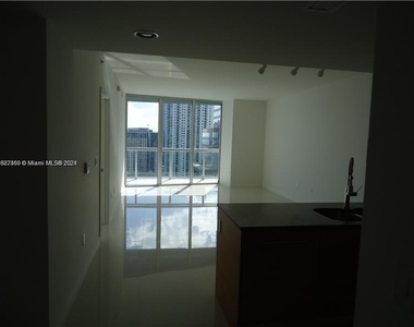 495 Brickell Ave - Photo Thumbnail 4