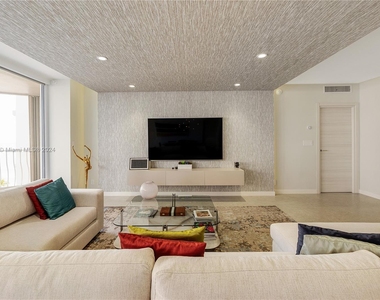 10155 Collins Ave - Photo Thumbnail 2