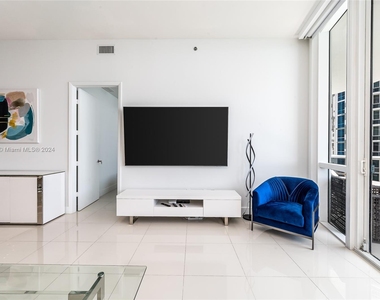 15901 Collins Ave - Photo Thumbnail 4