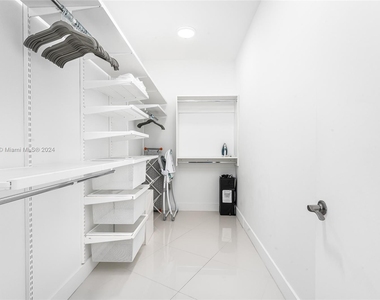 15901 Collins Ave - Photo Thumbnail 18