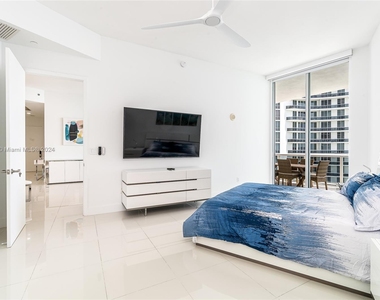 15901 Collins Ave - Photo Thumbnail 13