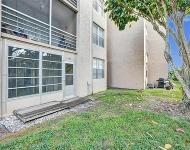 9470 Live Oak Pl - Photo Thumbnail 16