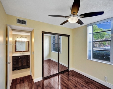 9470 Live Oak Pl - Photo Thumbnail 7