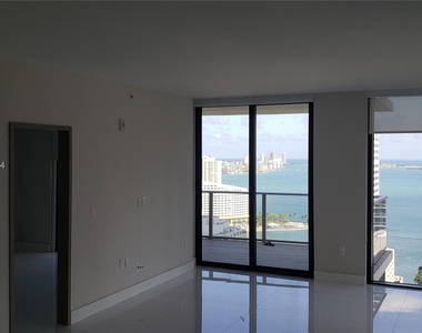 1010 Brickell Ave - Photo Thumbnail 2