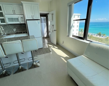 6345 Collins Ave - Photo Thumbnail 5