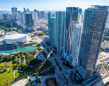 900 Biscayne Blvd - Photo Thumbnail 2