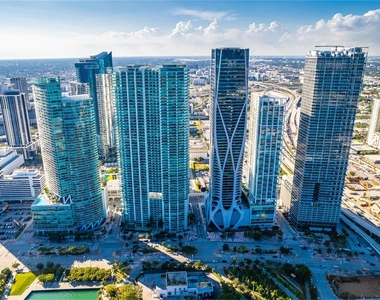 900 Biscayne Blvd - Photo Thumbnail 1