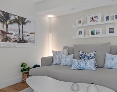 2301 Collins Ave - Photo Thumbnail 16