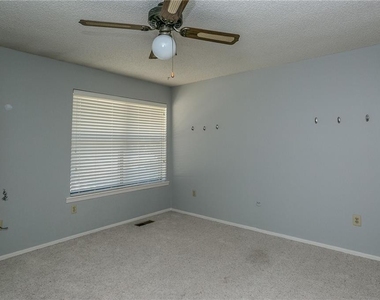 2201  N East Oaks  Dr - Photo Thumbnail 11