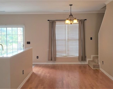 1746 Taynton Circle Nw - Photo Thumbnail 5