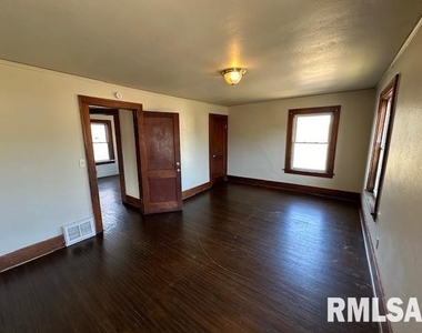 2215 N Wisconsin Avenue - Photo Thumbnail 10