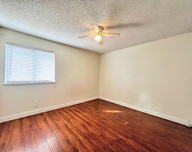 2202 E Avenue R12 - Photo Thumbnail 16