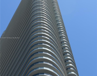 1000 Brickell Plz - Photo Thumbnail 2