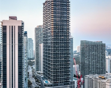 1000 Brickell Plz - Photo Thumbnail 1