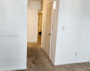 19390 Collins Ave - Photo Thumbnail 14