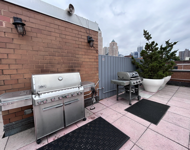 West 53rd Street - Photo Thumbnail 14