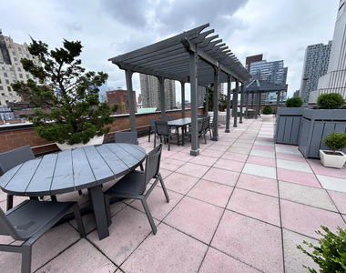 West 53rd Street - Photo Thumbnail 17
