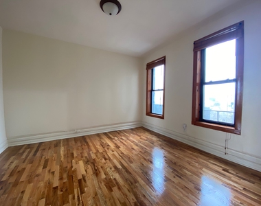 322 Rodney Street - Photo Thumbnail 3