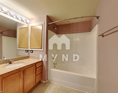 4200 E Commerce Way Apt 812 - Photo Thumbnail 22