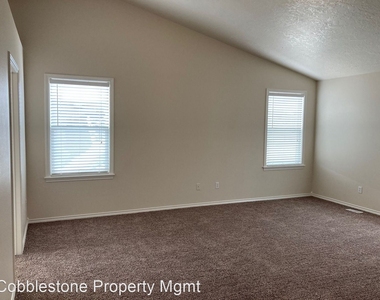 5193 N Toscana Ave - Photo Thumbnail 7