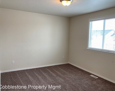 5193 N Toscana Ave - Photo Thumbnail 12