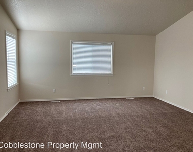 5193 N Toscana Ave - Photo Thumbnail 8