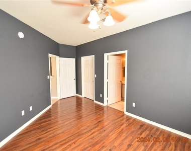 4333 Bayside Village Drive - Photo Thumbnail 16