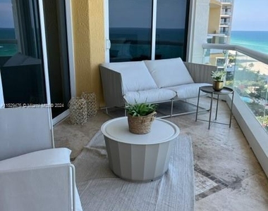 17875 Collins Ave - Photo Thumbnail 21