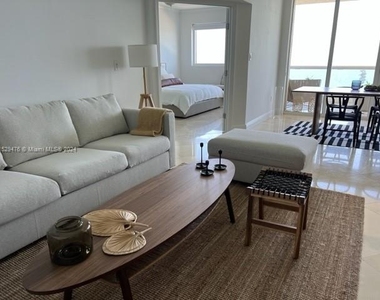 17875 Collins Ave - Photo Thumbnail 2