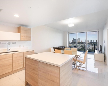 16385 Biscayne Blvd - Photo Thumbnail 7