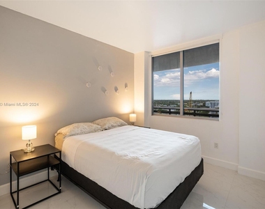 16385 Biscayne Blvd - Photo Thumbnail 34