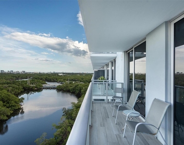 16385 Biscayne Blvd - Photo Thumbnail 8