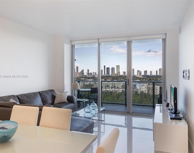 16385 Biscayne Blvd - Photo Thumbnail 1