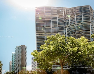 475 Brickell Ave - Photo Thumbnail 18