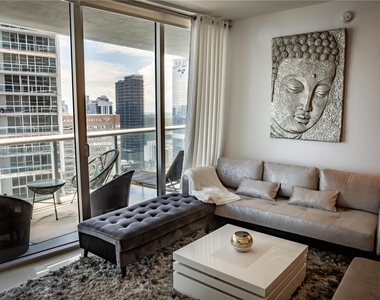 475 Brickell Ave - Photo Thumbnail 3