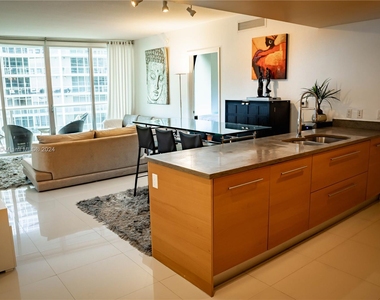 475 Brickell Ave - Photo Thumbnail 5