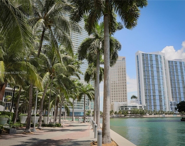 475 Brickell Ave - Photo Thumbnail 20