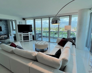 9401 Collins Ave - Photo Thumbnail 2