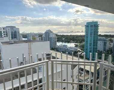 6061 Collins Ave - Photo Thumbnail 5