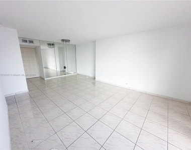 6061 Collins Ave - Photo Thumbnail 7