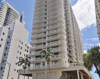 6061 Collins Ave - Photo Thumbnail 14