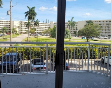 18031 Biscayne Blvd - Photo Thumbnail 4