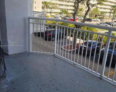 18031 Biscayne Blvd - Photo Thumbnail 1