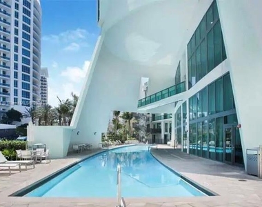 6000 Collins Ave - Photo Thumbnail 1