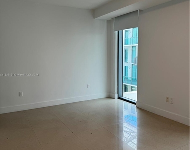 6000 Collins Ave - Photo Thumbnail 7