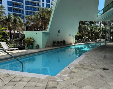 6000 Collins Ave - Photo Thumbnail 9