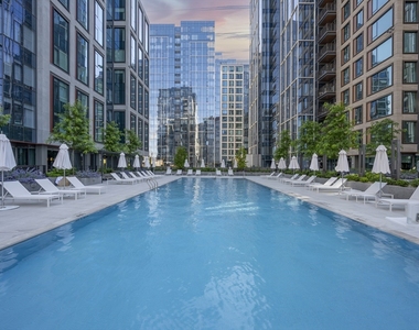 131 Seaport Blvd - Photo Thumbnail 7