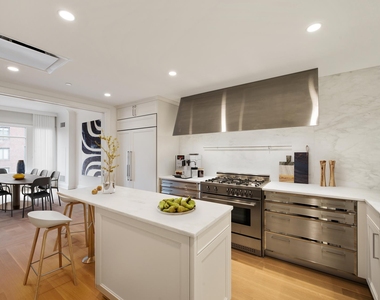 200 E 79th St - Photo Thumbnail 3