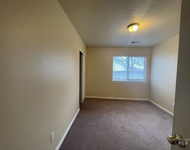 1513 Garland Apt. 101 - Photo Thumbnail 5